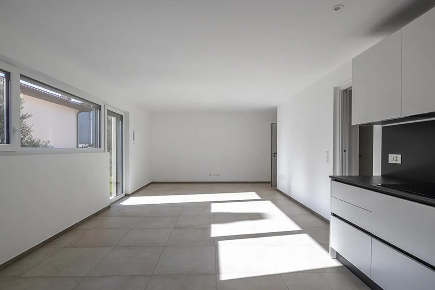 Appartamento moderno con giardino - Foto 3 di 17