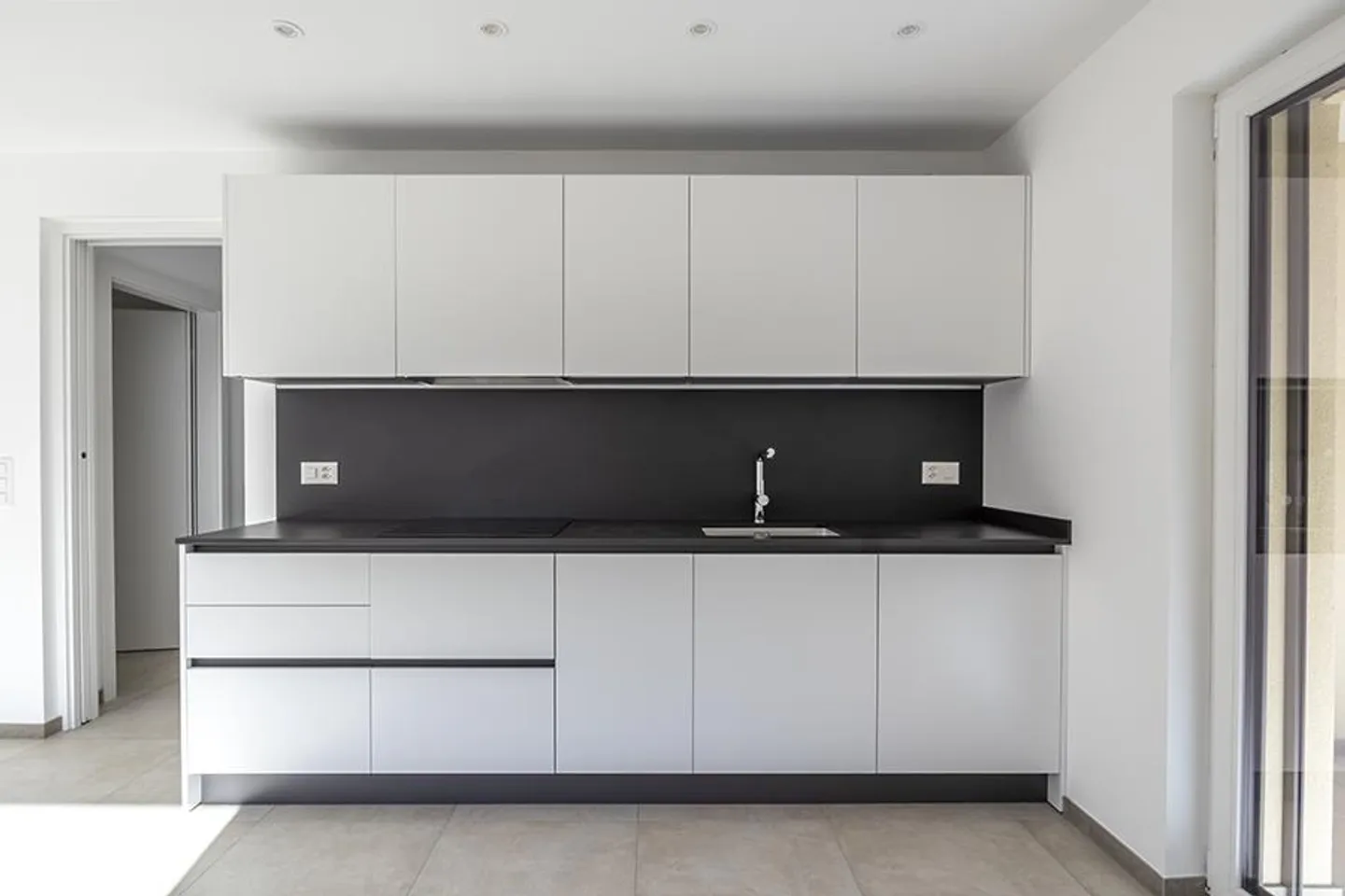 Appartamento moderno con giardino - Foto 4 di 17