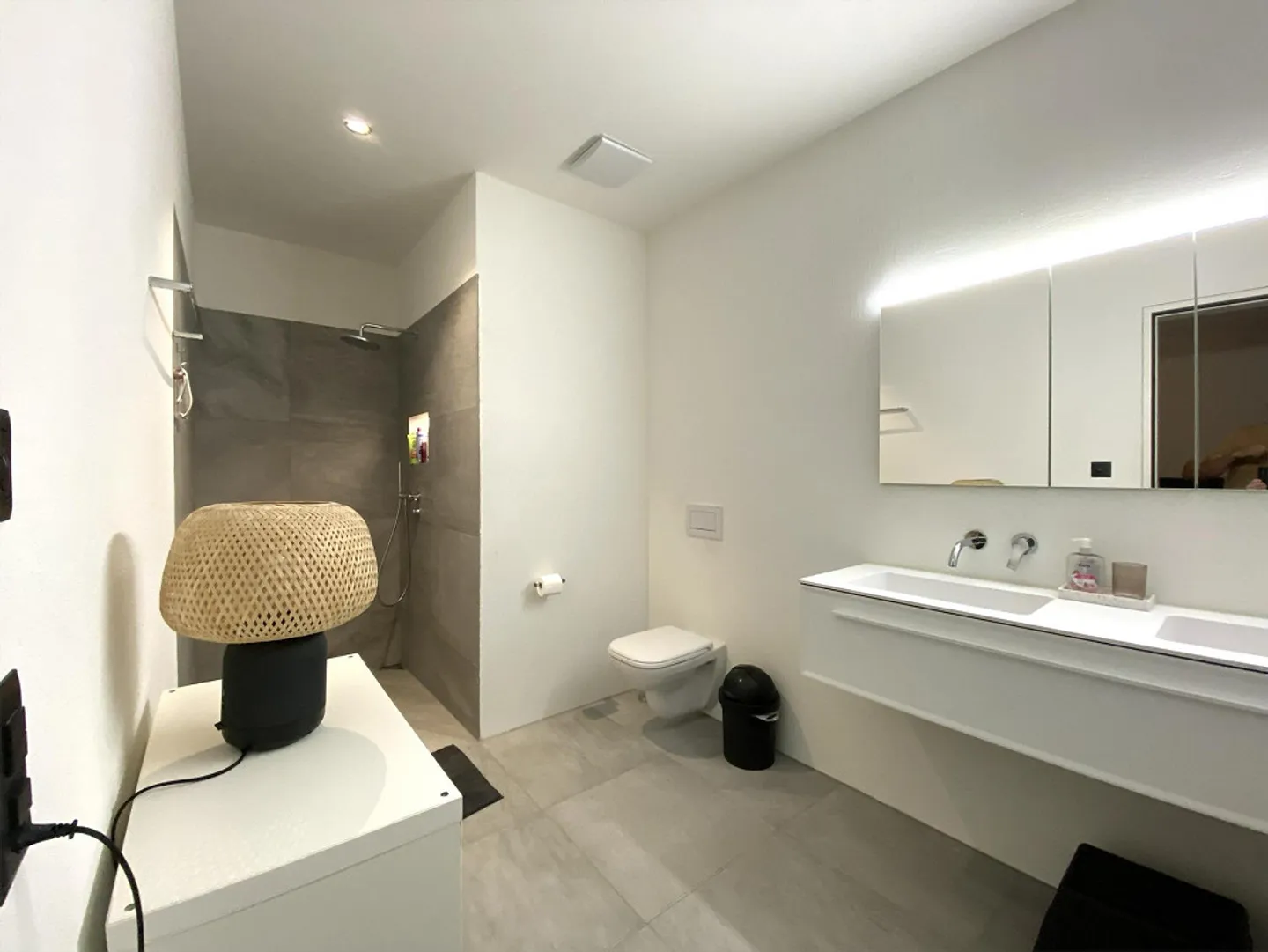Well-maintained apartment in new residential area - Photo 9 of 10