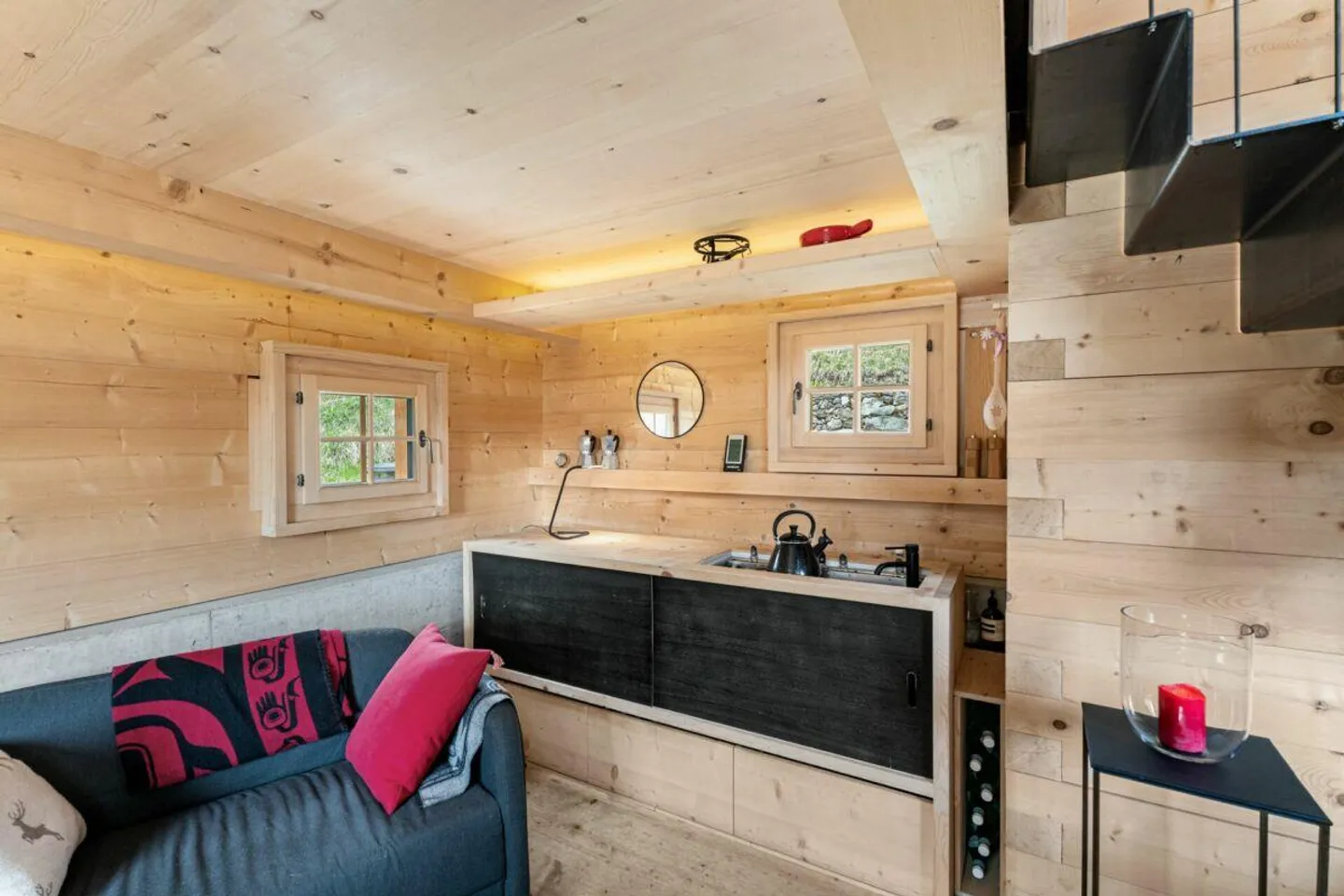 Exclusive Mountain Retreat with Breathtaking View - Photo 5 of 13
