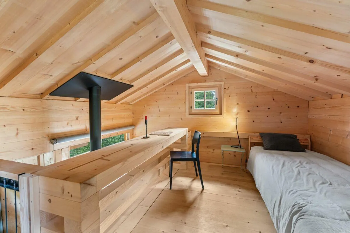 Exclusive Mountain Retreat with Breathtaking View - Photo 7 of 13