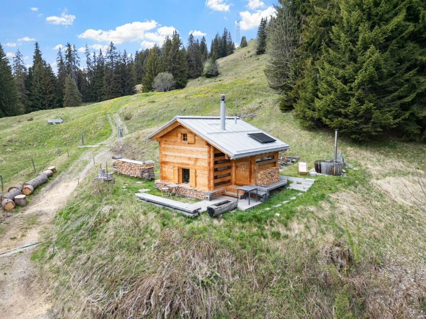 Exclusive Mountain Retreat with Breathtaking View - Photo 10 of 13