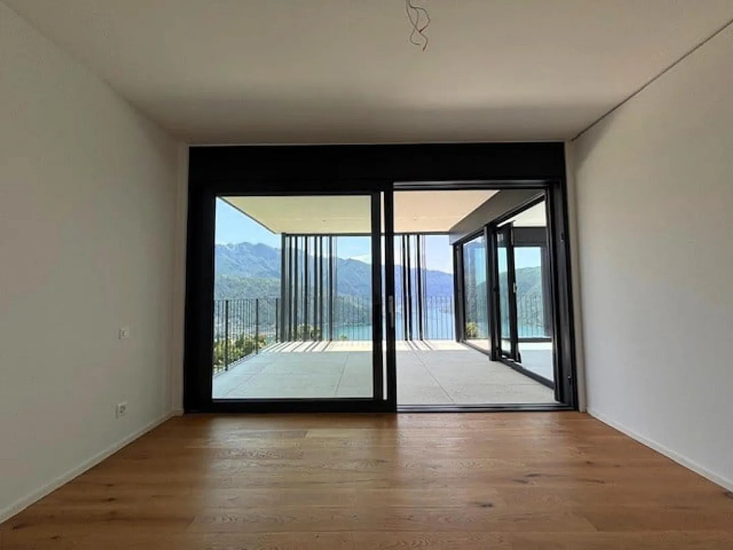 Appartamento moderno con vista lago - Foto 3 di 9