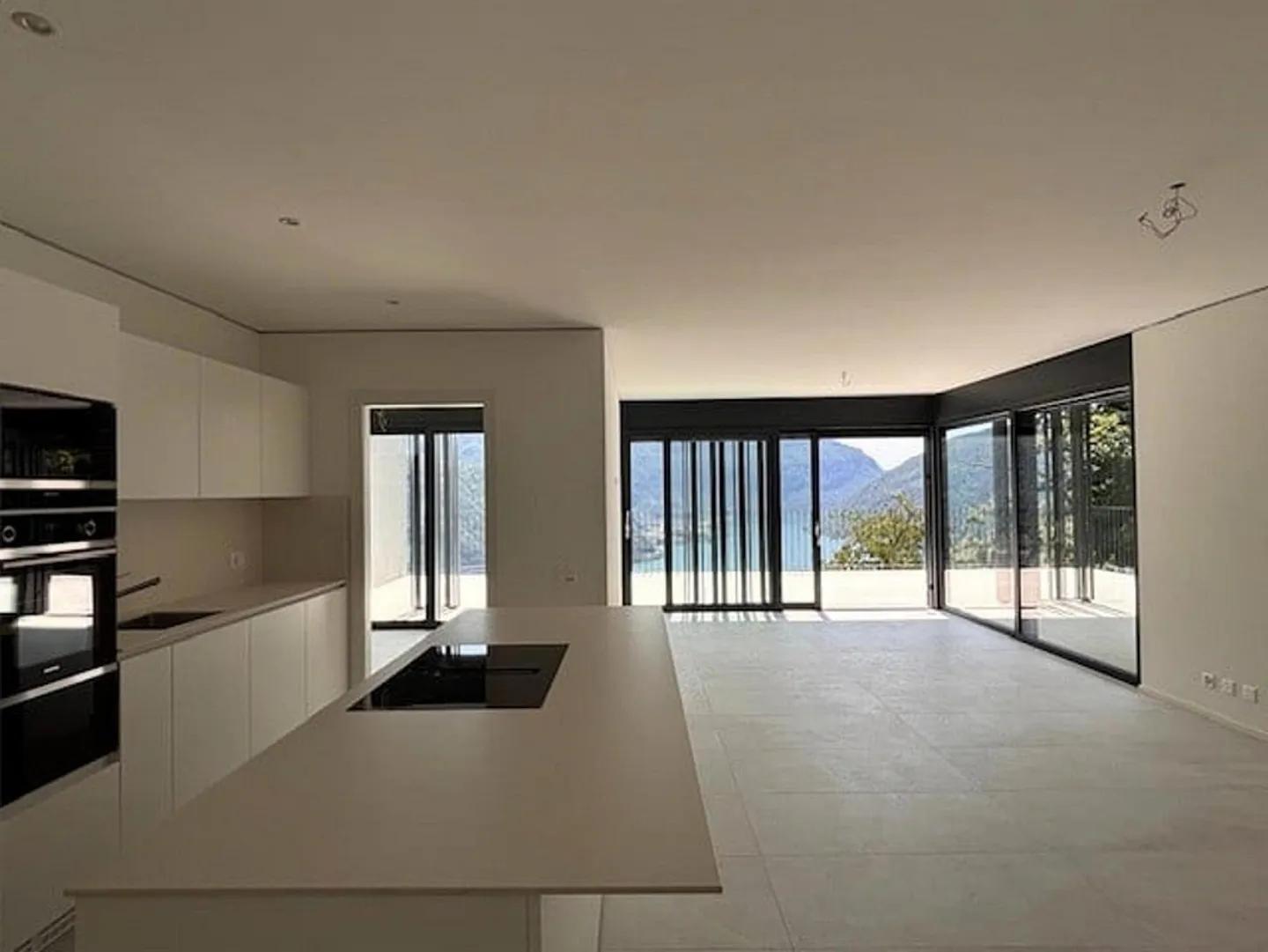 Appartamento moderno con vista lago - Foto 4 di 9