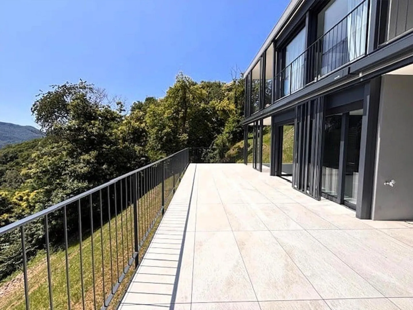 Appartamento moderno con vista lago - Foto 5 di 9