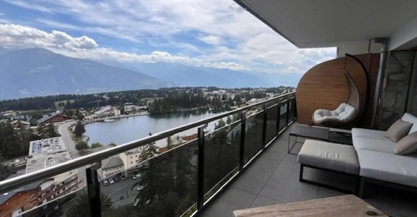 Exclusive 3.5-room apartment with panoramic view, hotel services and immediate proximity to the slopes - Photo 2 of 7