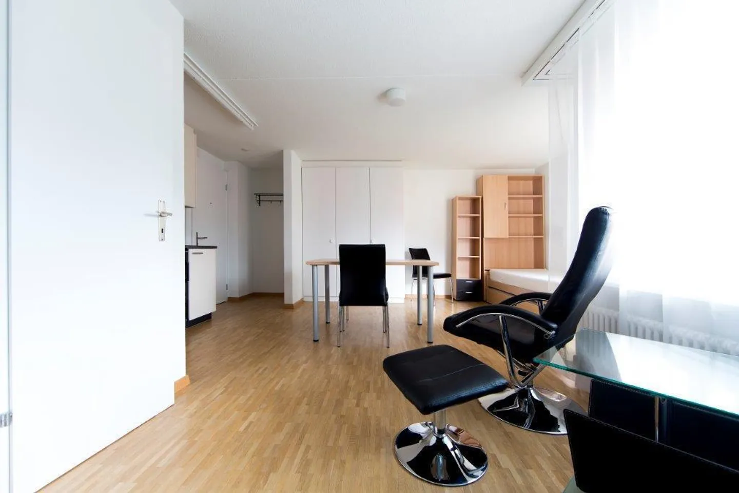 Appartement moderne meublé d'une chambre au 3ème étage - Photo 2 sur 7