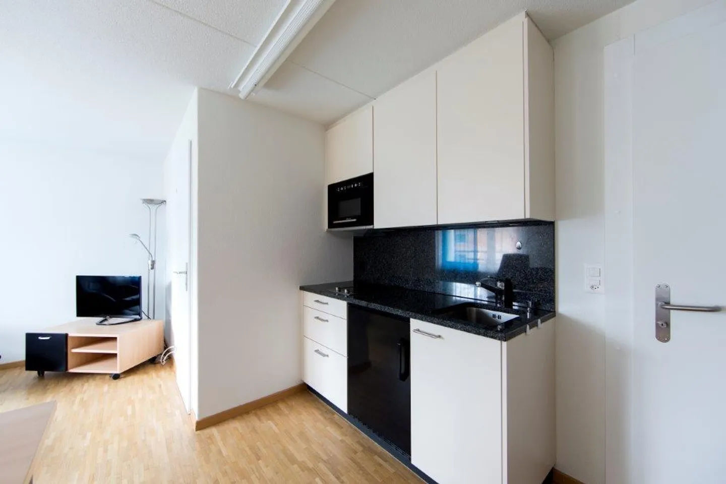 Appartement moderne meublé d'une chambre au 3ème étage - Photo 4 sur 7