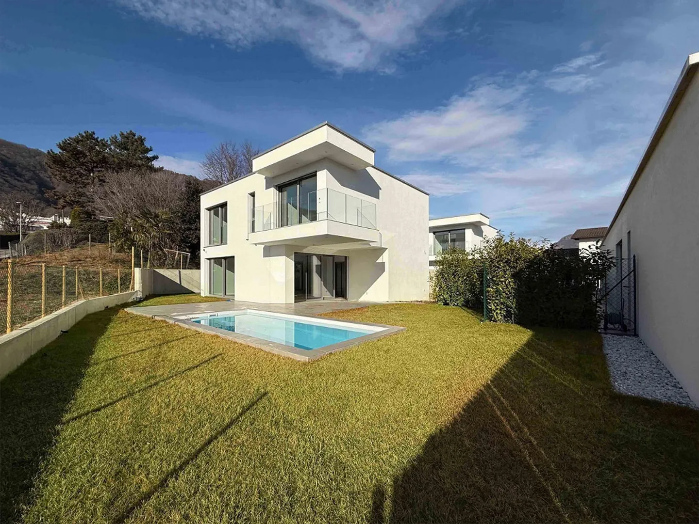 Newly Built Villa with Pool in Gravesano - Photo 2 of 15
