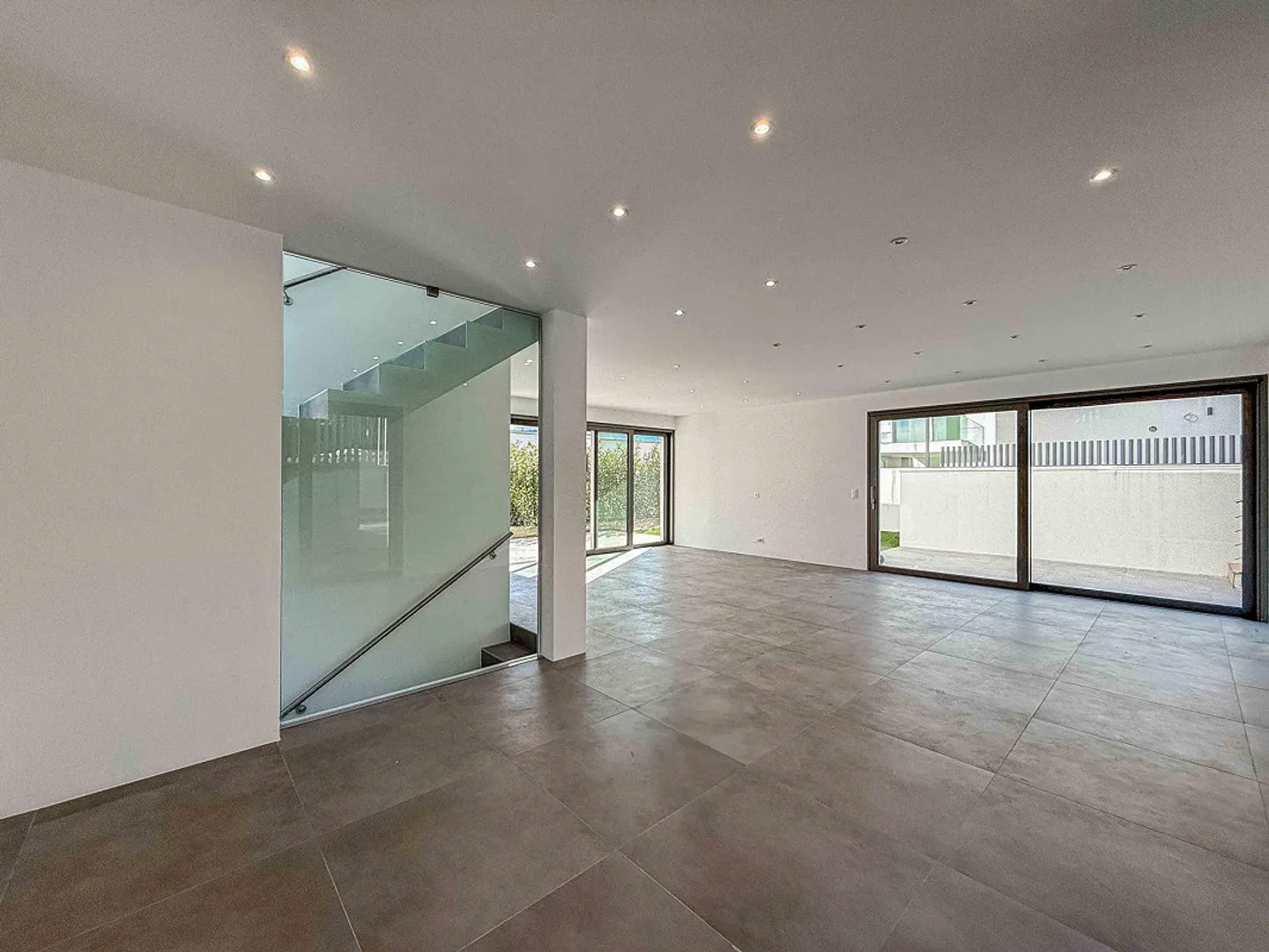 Newly Built Villa with Pool in Gravesano - Photo 5 of 15