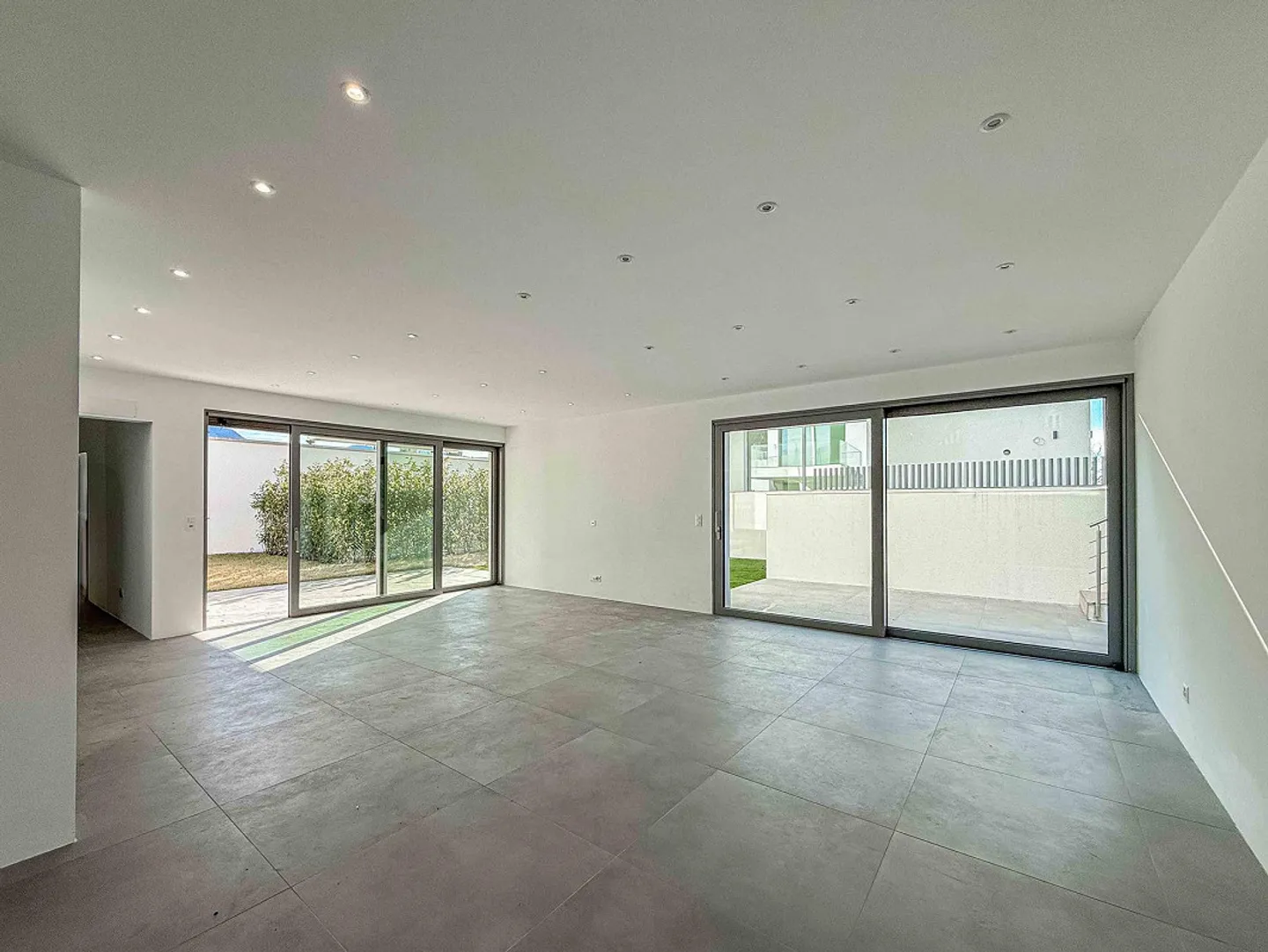 Newly Built Villa with Pool in Gravesano - Photo 6 of 15