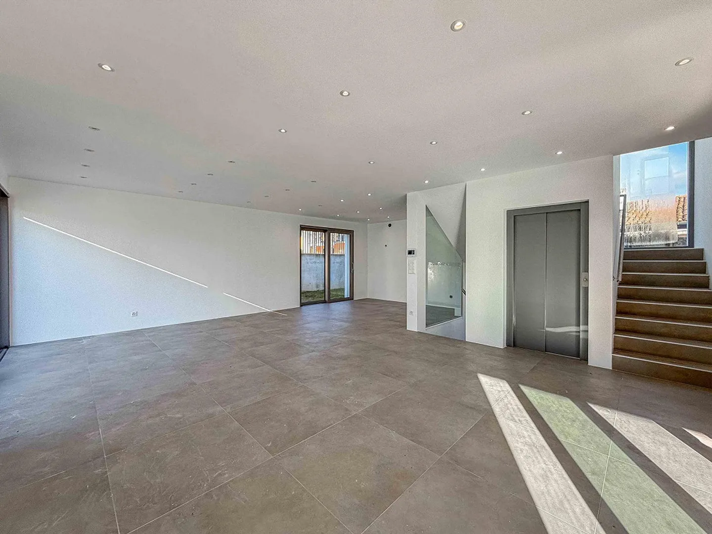 Newly Built Villa with Pool in Gravesano - Photo 7 of 15