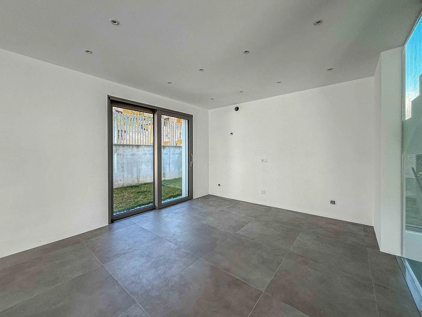 Newly Built Villa with Pool in Gravesano - Photo 10 of 15