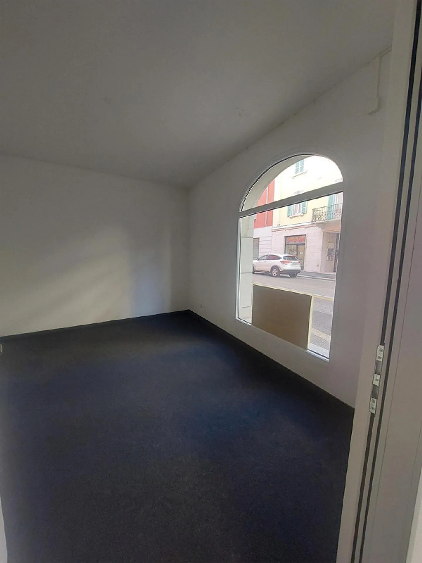 Negozio sul Corso San Gottardo - Foto 1 di 8