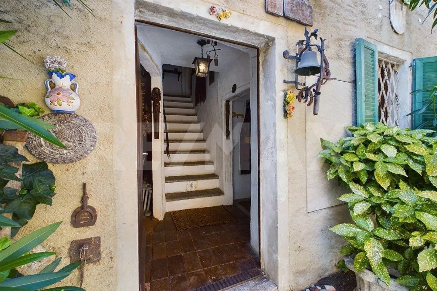 Charming Ticino house in historic style with a Mediterranean touch - Photo 3 of 13
