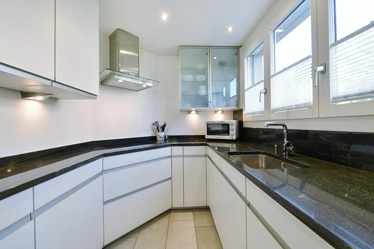 Casa unifamiliare di 5,5 stanze in una posizione tranquilla a Mönchaltorf - Foto 4 di 15