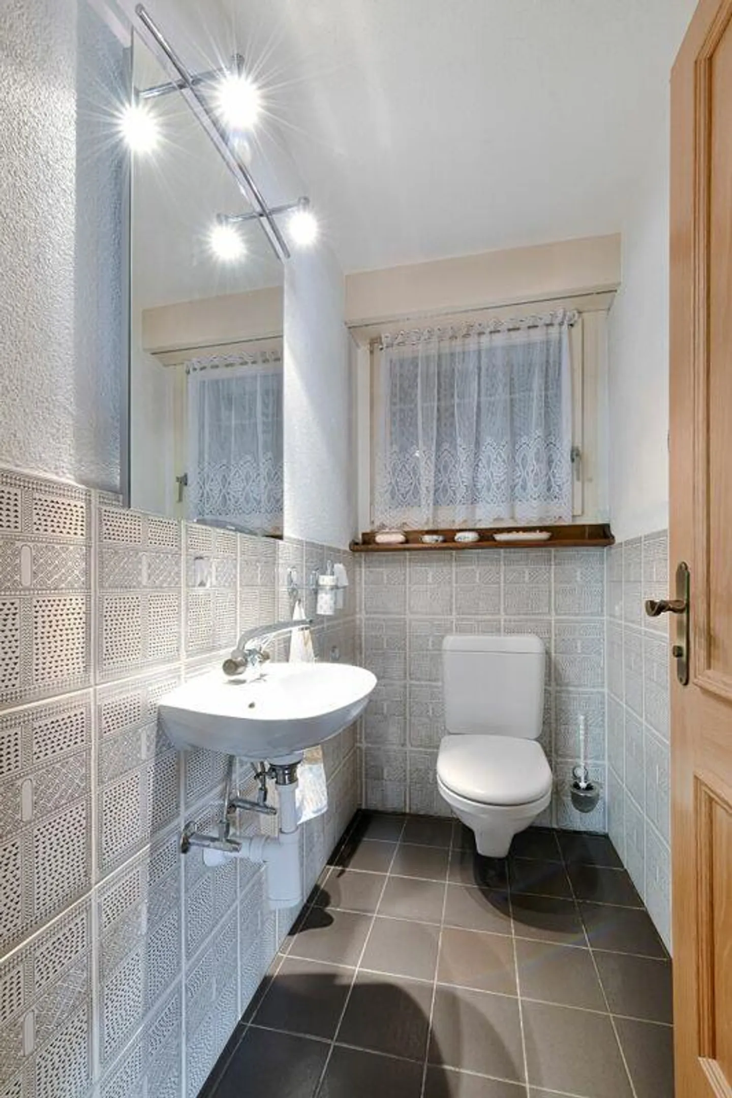 Casa unifamiliare di 5,5 stanze in una posizione tranquilla a Mönchaltorf - Foto 5 di 15