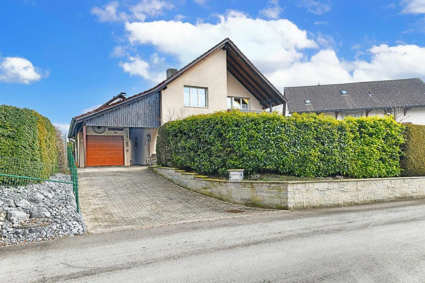 Casa unifamiliare di 5,5 stanze in una posizione tranquilla a Mönchaltorf - Foto 2 di 15