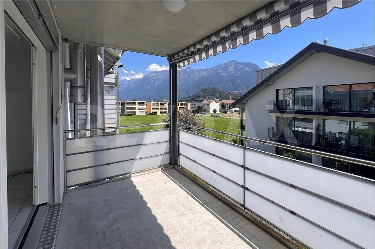 Large 5½ Room Apartment on the Outskirts of Unterseen, Flexible and Bright! - Photo 1 of 11