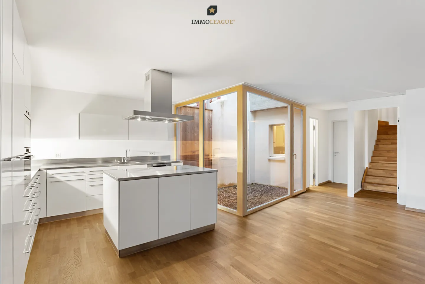 Row house for sale - Photo 4 of 13