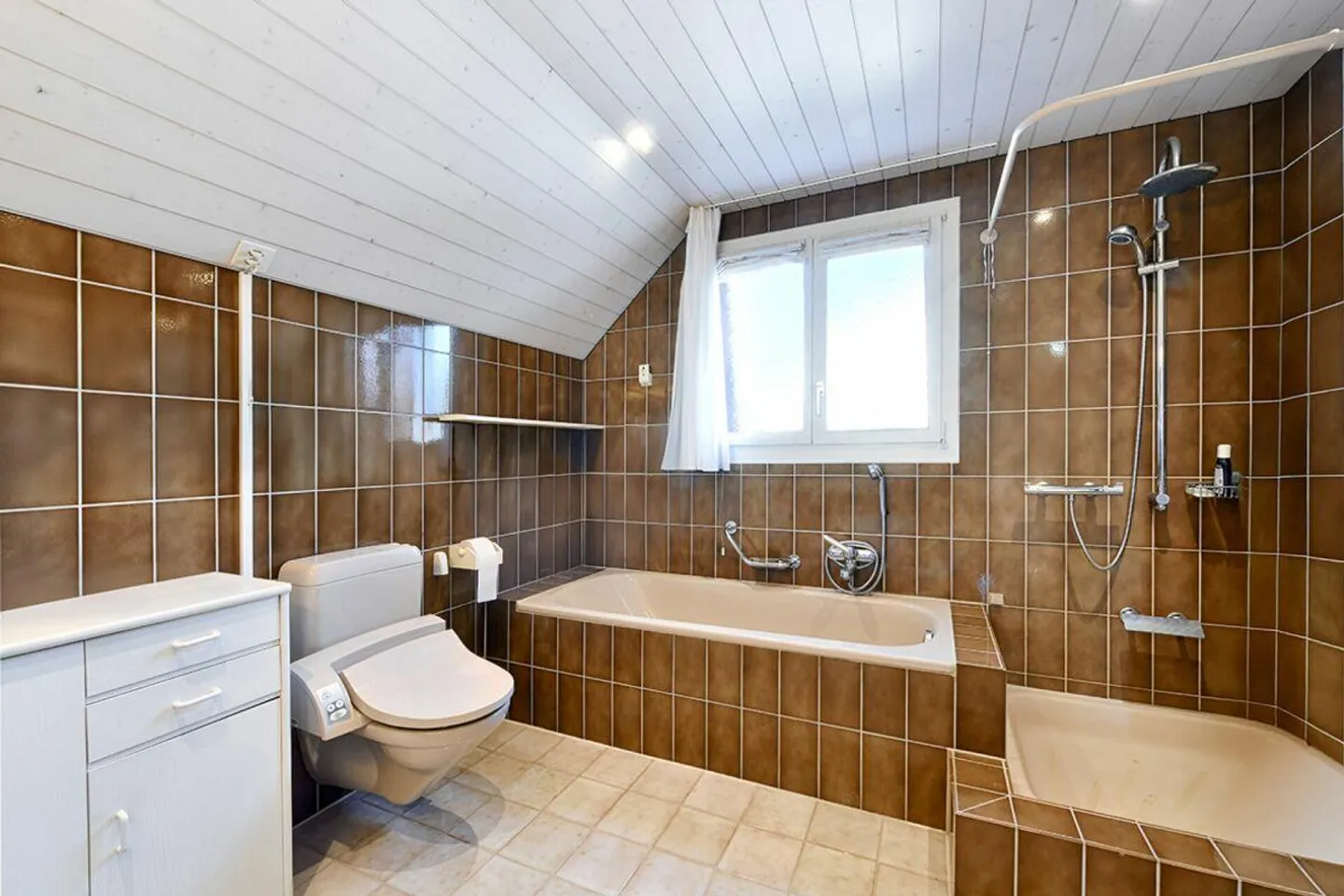 Casa unifamiliare di 5,5 stanze in una posizione tranquilla a Mönchaltorf - Foto 10 di 15