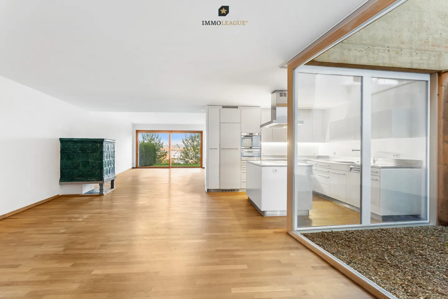 Row house for sale - Photo 1 of 13