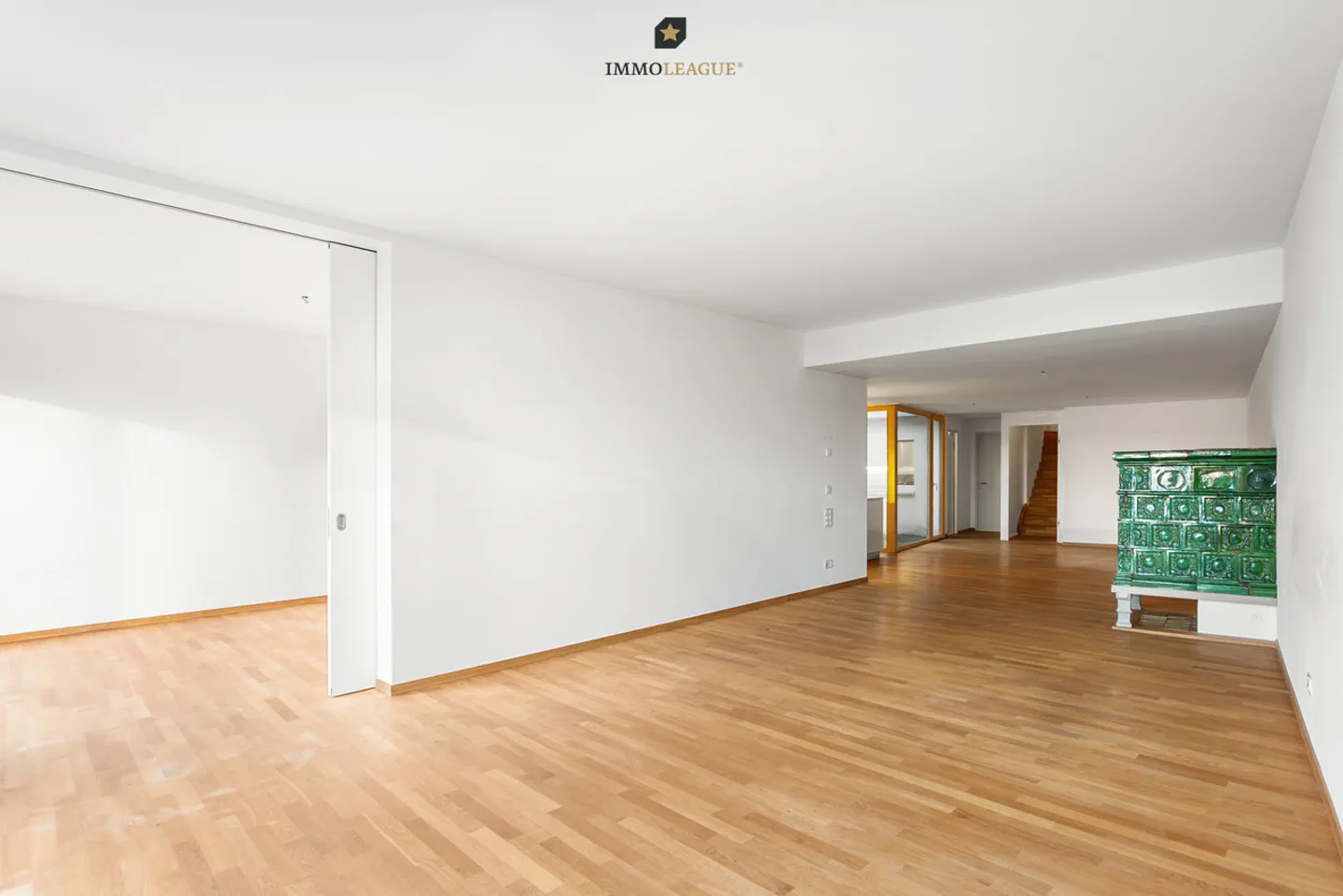 Row house for sale - Photo 2 of 13