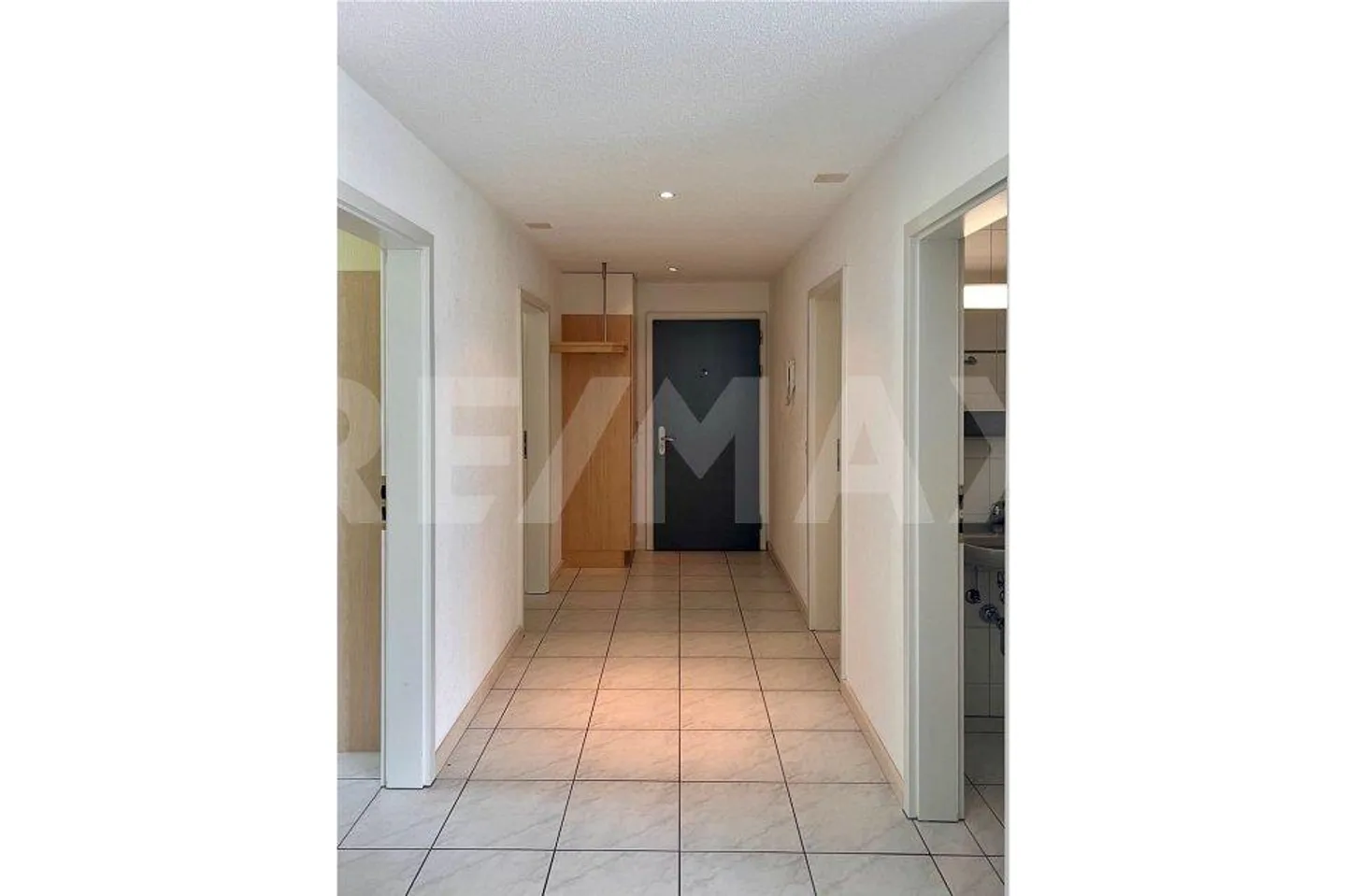 Large 5½ Room Apartment on the Outskirts of Unterseen, Flexible and Bright! - Photo 4 of 11