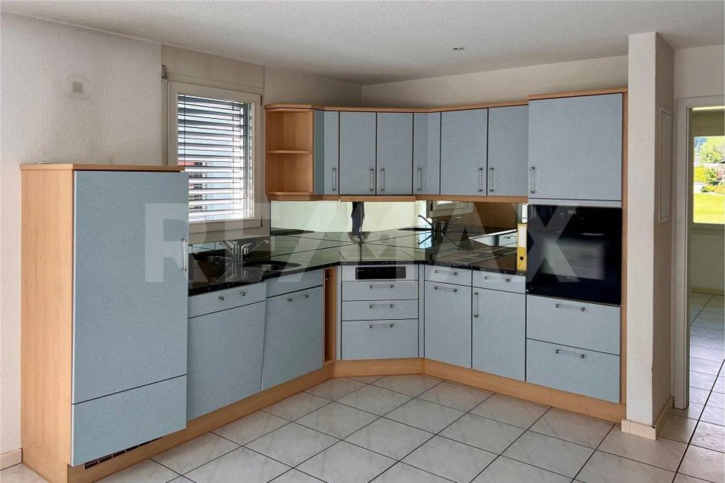 Large 5½ Room Apartment on the Outskirts of Unterseen, Flexible and Bright! - Photo 5 of 11