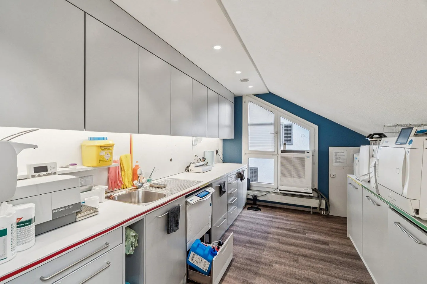 Successful Investment: Commercial Unit with Attractive Yield - Photo 4 of 4