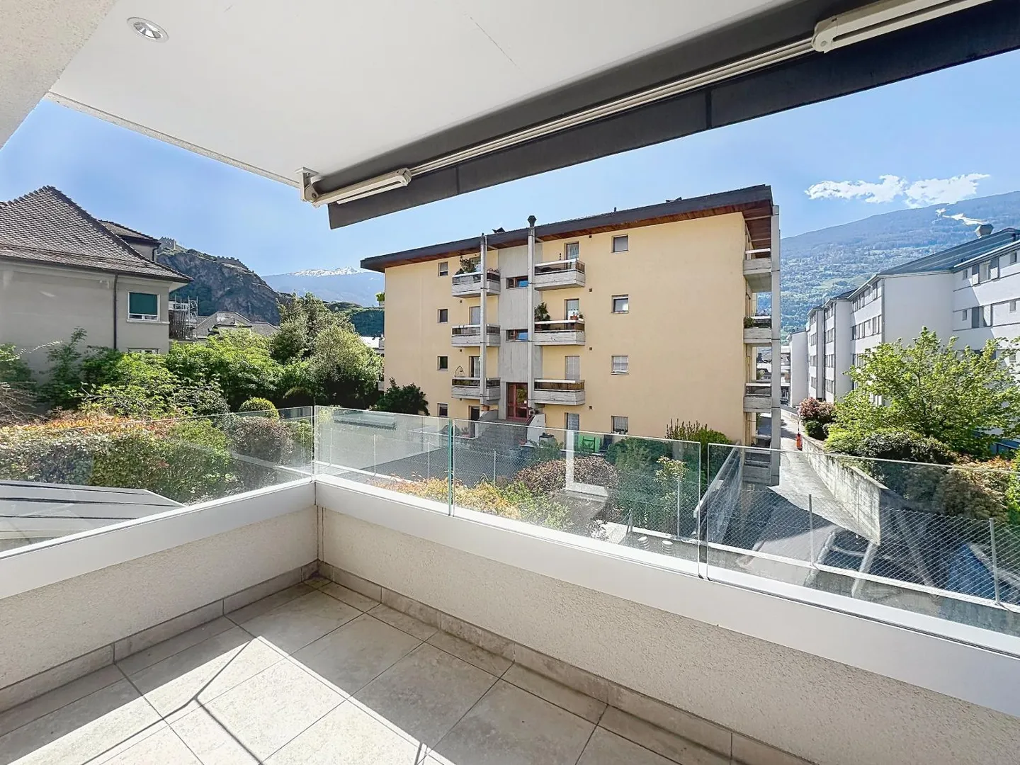 Charming Apartment in Sion - Photo 2 of 9