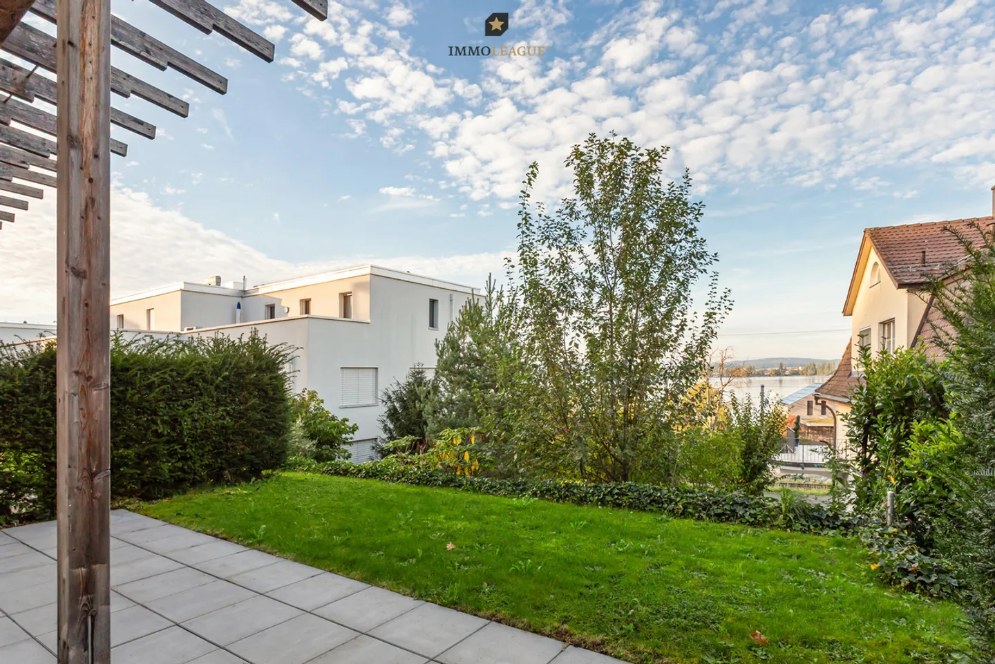 Row house for sale - Photo 9 of 13