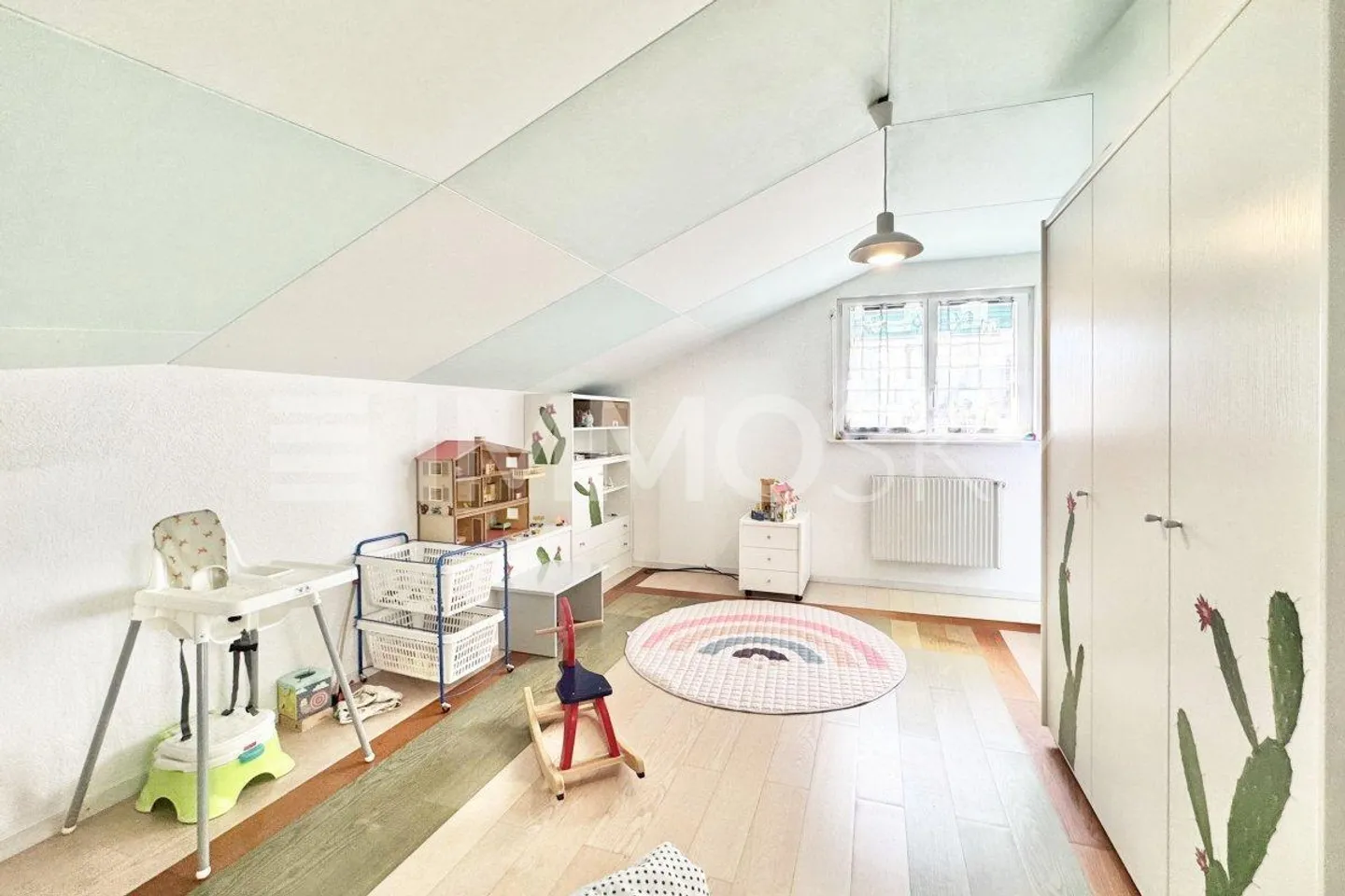 Wunderschöner Duplex mit 5,5 Zimmern im Zentrum des Dorfes - Foto 2 von 5