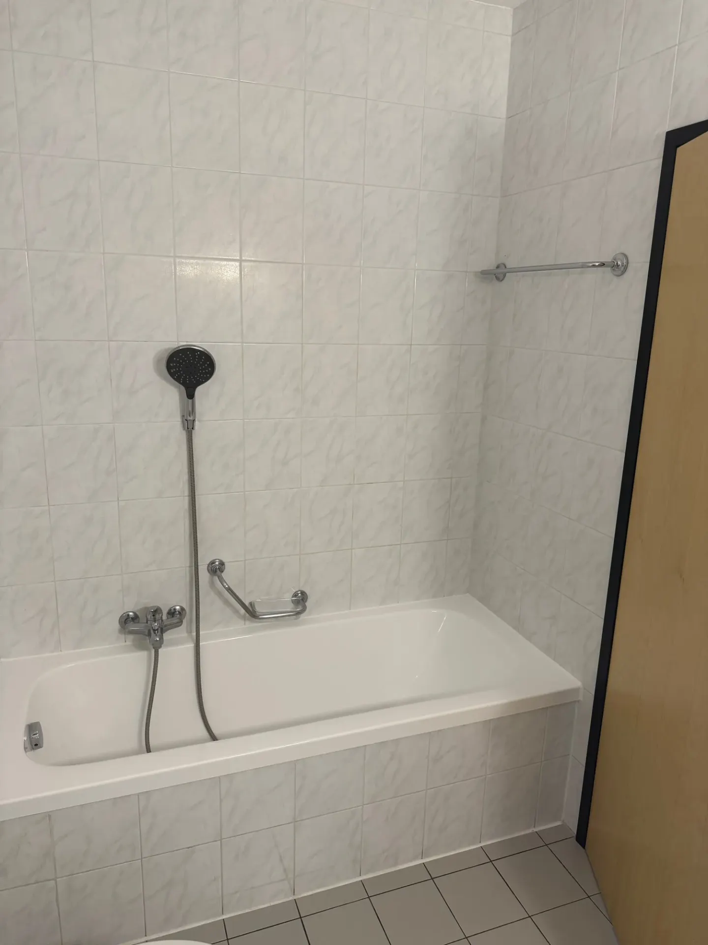LAMONE - À LOUER APPARTEMENT DE 4.5 PIÈCES - Photo 9 sur 10
