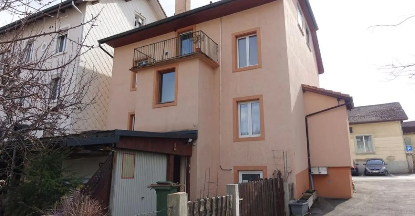 Tramelan - Familienhaus mit 2 Wohnungen mit 3,5 Zimmern und Duplex mit 4,5 Zimmern - Foto 3 von 16