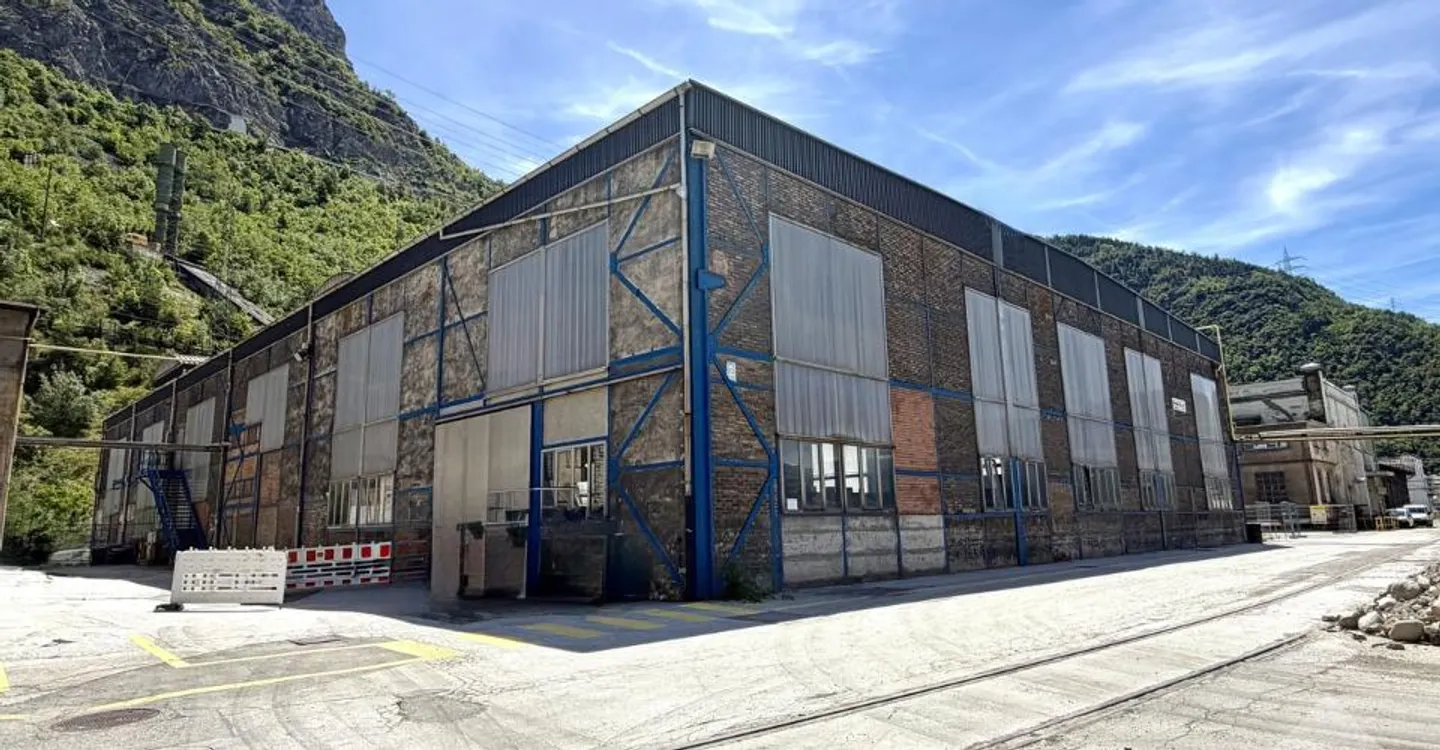 Industriehalle mit 20'500 m3 und 2'130 m2 mit gesichertem Zugang - Foto 1 von 12