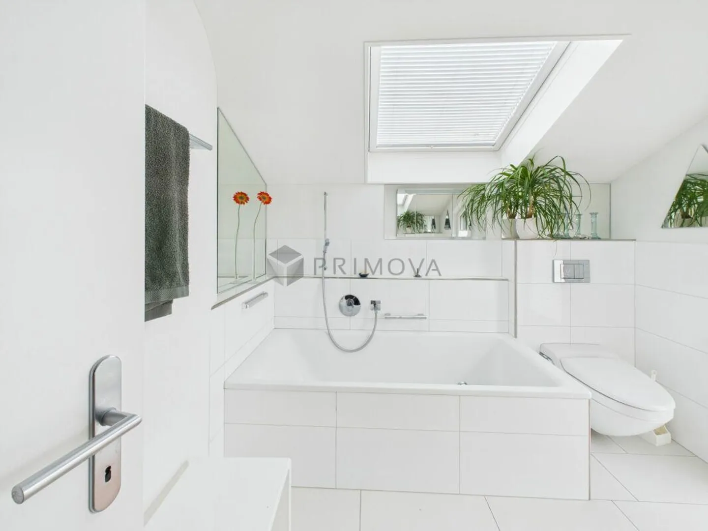 Vie élégante avec vue sur le lac et jardin privé - Photo 8 sur 9
