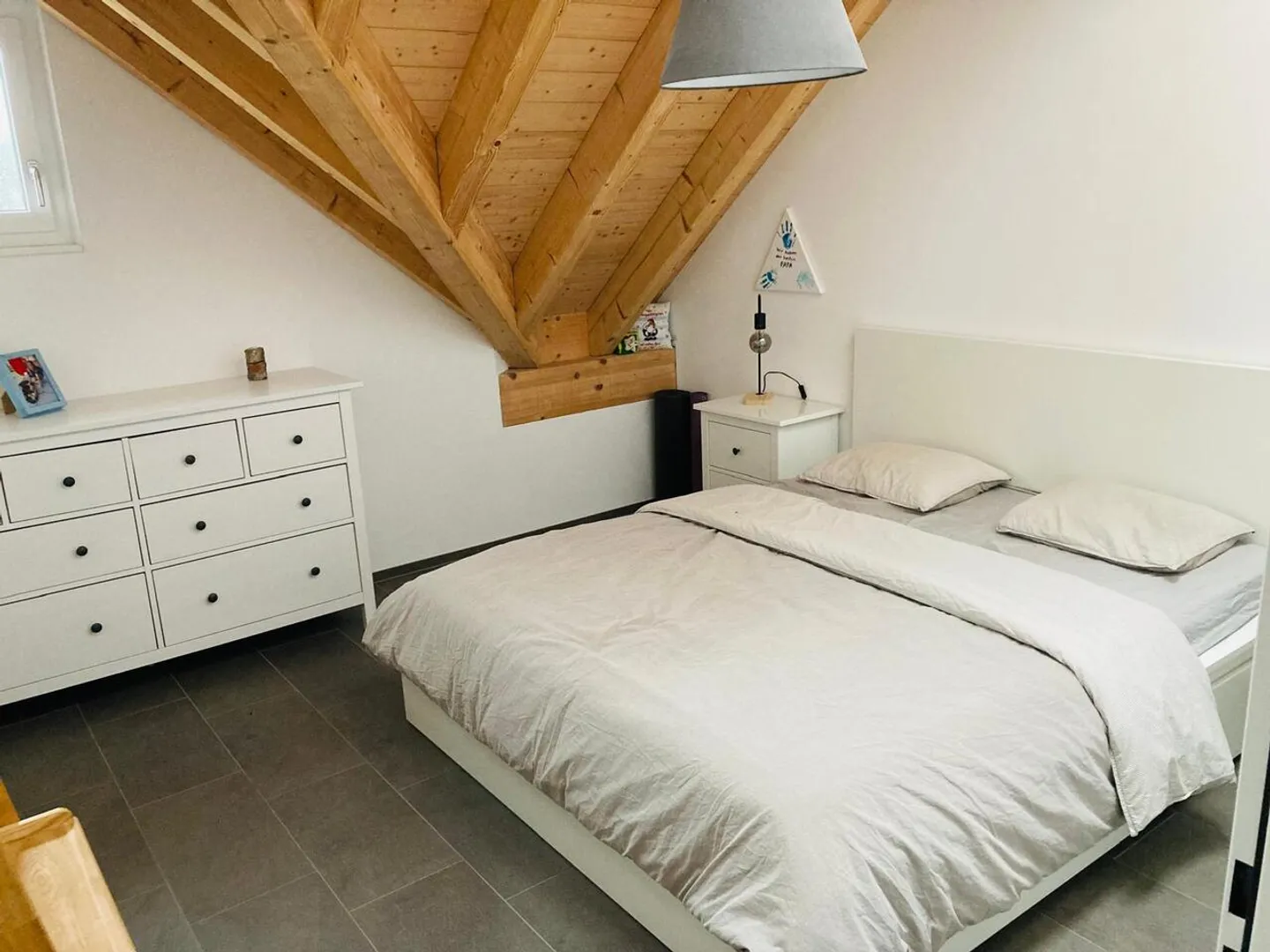 Bright and spacious 4.5 room penthouse in a central location - Photo 4 of 11