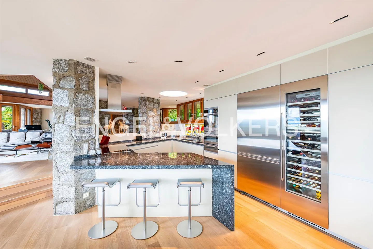 Villa di design esclusivo con vista lago e piscina - Foto 7 di 13