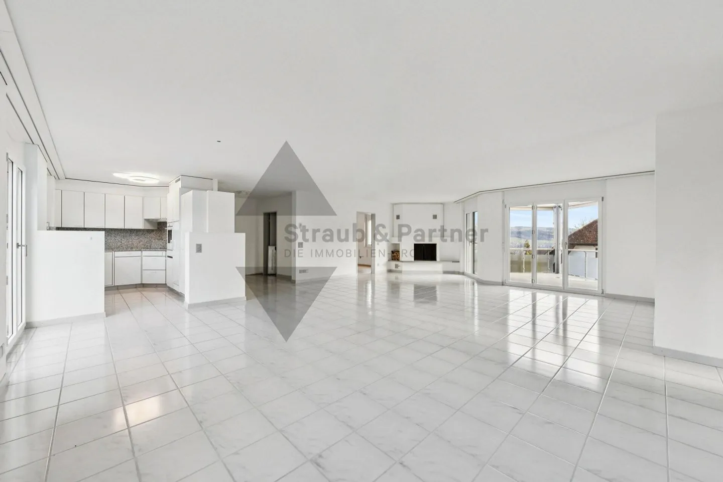 APPARTEMENT SPACIEUX, FAMILIAL ET LUMINEUX AVEC VUE SUR LE HALLWILERSEE SUPÉRIEUR - Photo 1 sur 13