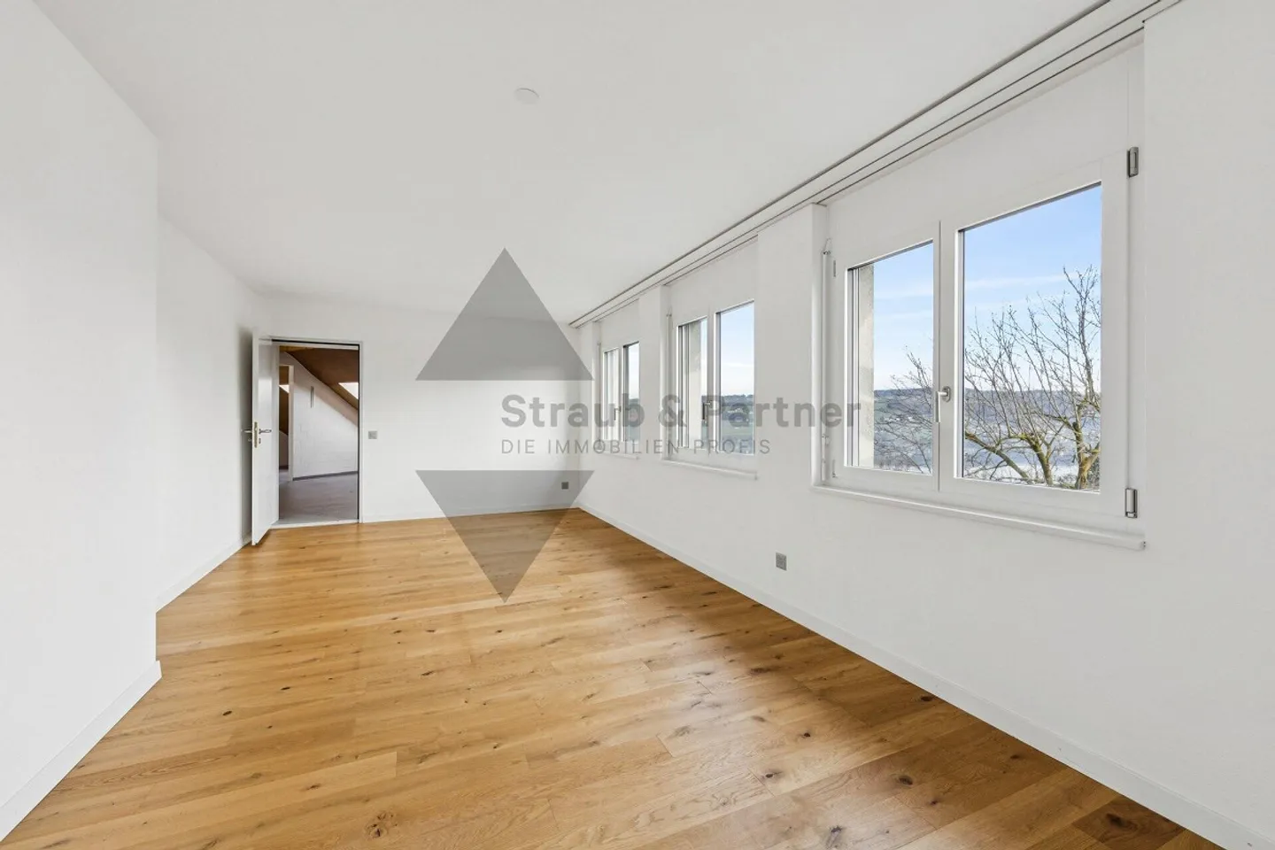 APPARTEMENT SPACIEUX, FAMILIAL ET LUMINEUX AVEC VUE SUR LE HALLWILERSEE SUPÉRIEUR - Photo 10 sur 13