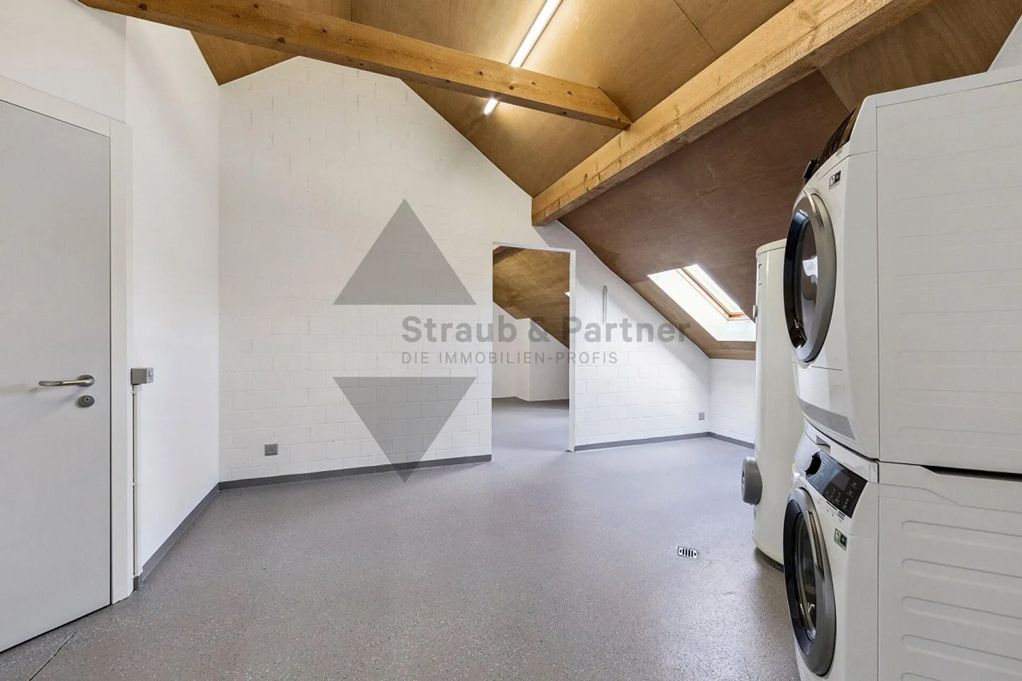 APPARTEMENT SPACIEUX, FAMILIAL ET LUMINEUX AVEC VUE SUR LE HALLWILERSEE SUPÉRIEUR - Photo 11 sur 13