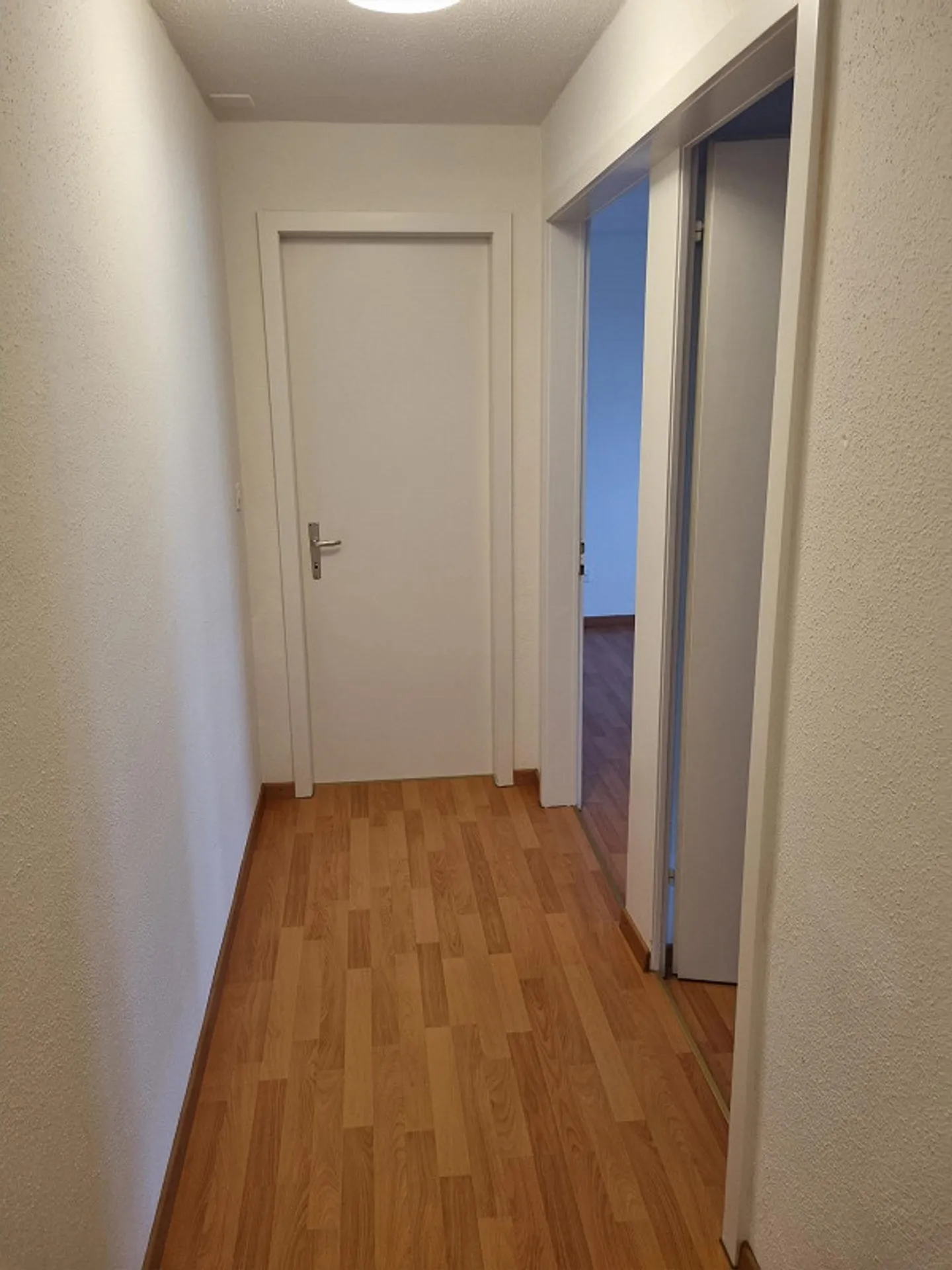 3-room apartment with spacious balcony - Photo 4 of 10