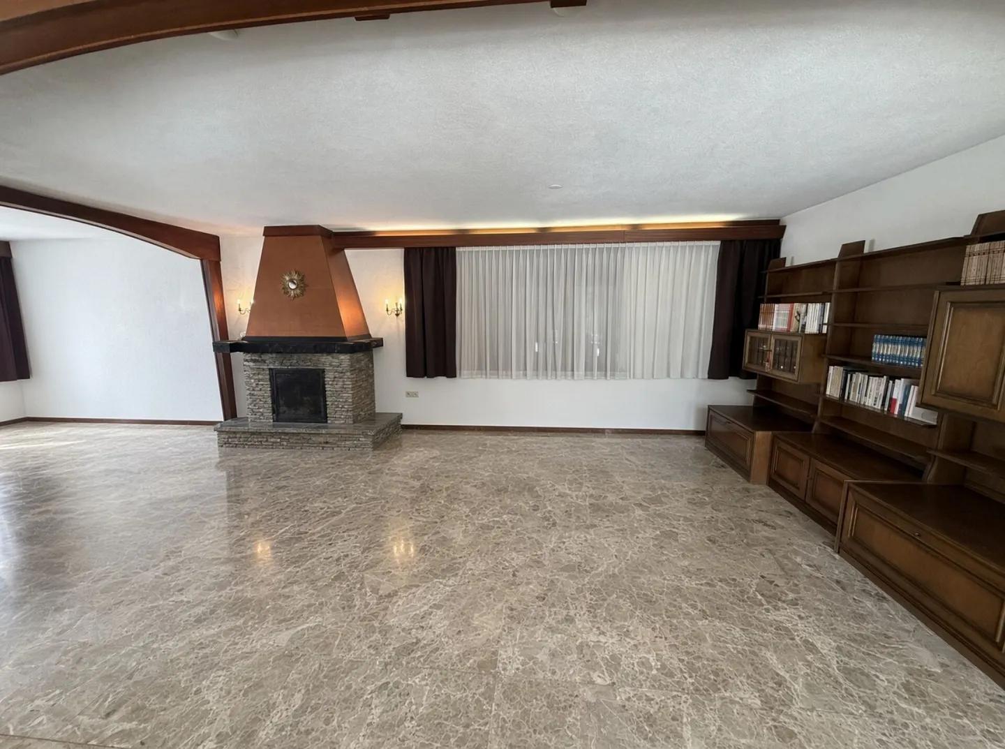 Spacious architect-designed villa on a large plot of 2,857 m2 - Photo 5 of 19