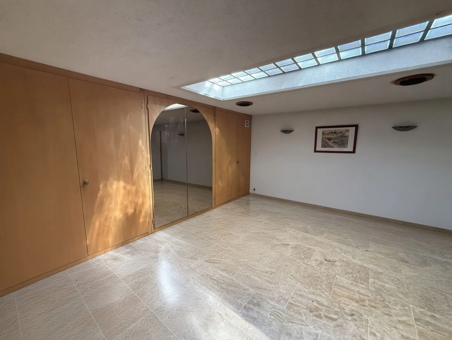 Spacious architect-designed villa on a large plot of 2,857 m2 - Photo 6 of 19