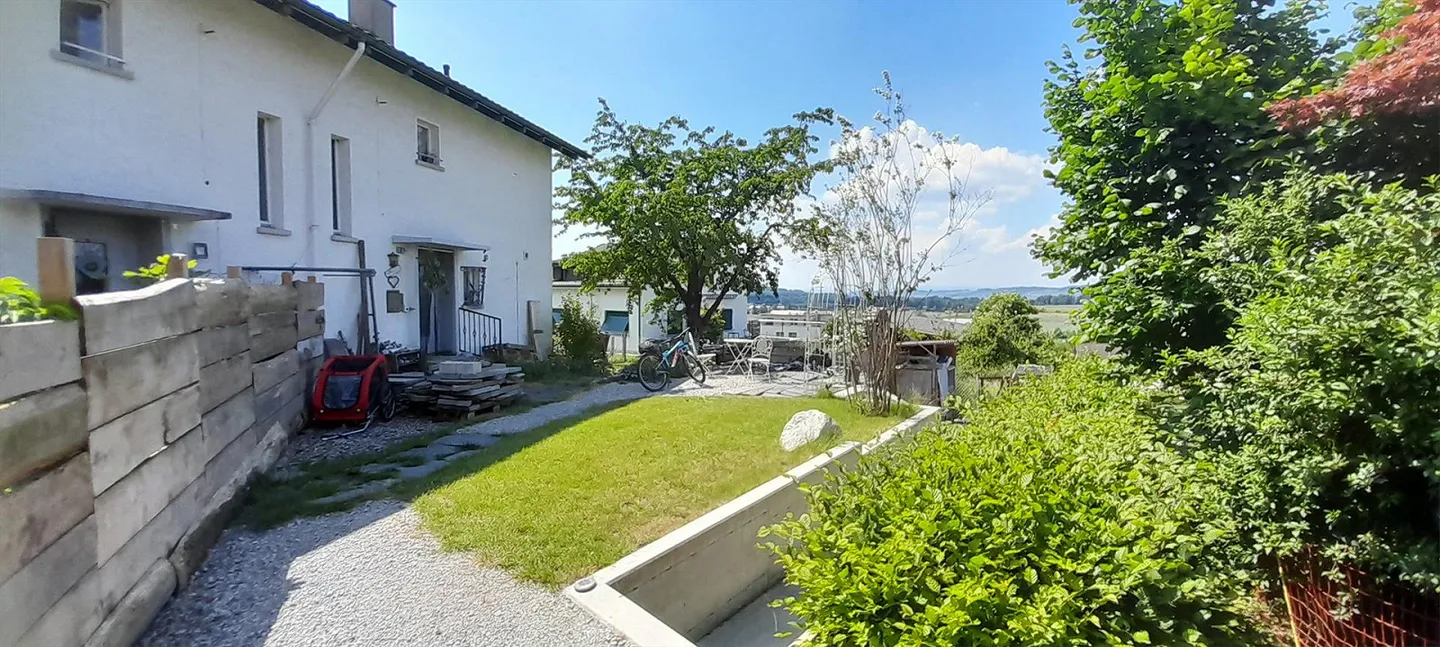 Charmante maison semi-détachée de 4,5 pièces - Photo 2 sur 3