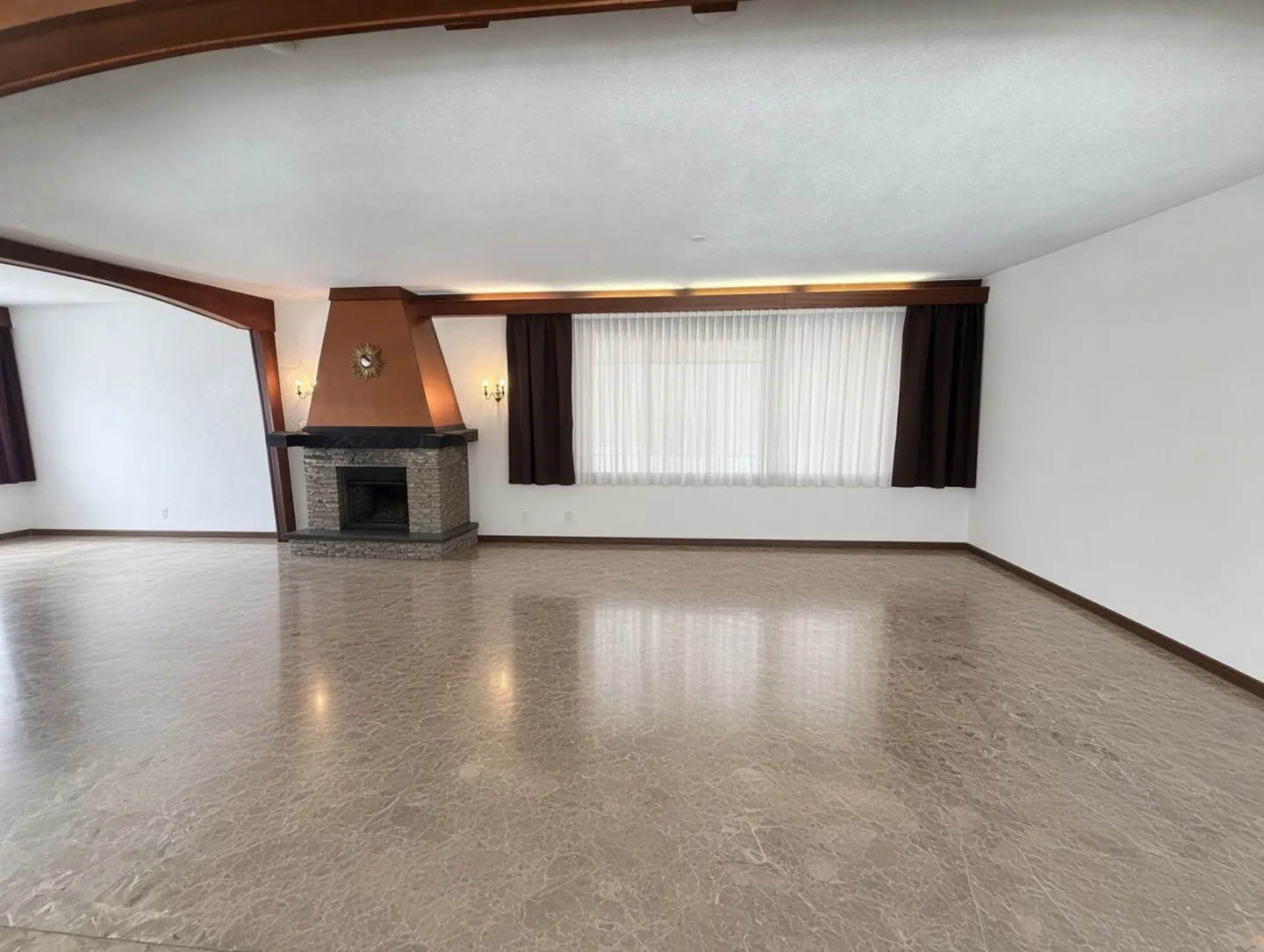 Spacious architect-designed villa on a large plot of 2,857 m2 - Photo 11 of 19