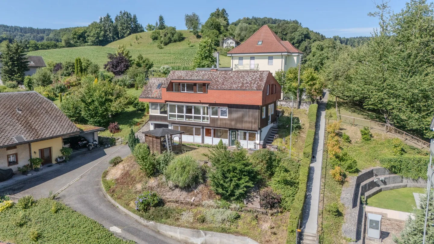 Grande casa per tutta la famiglia nel centro del villaggio - Foto 1 di 23