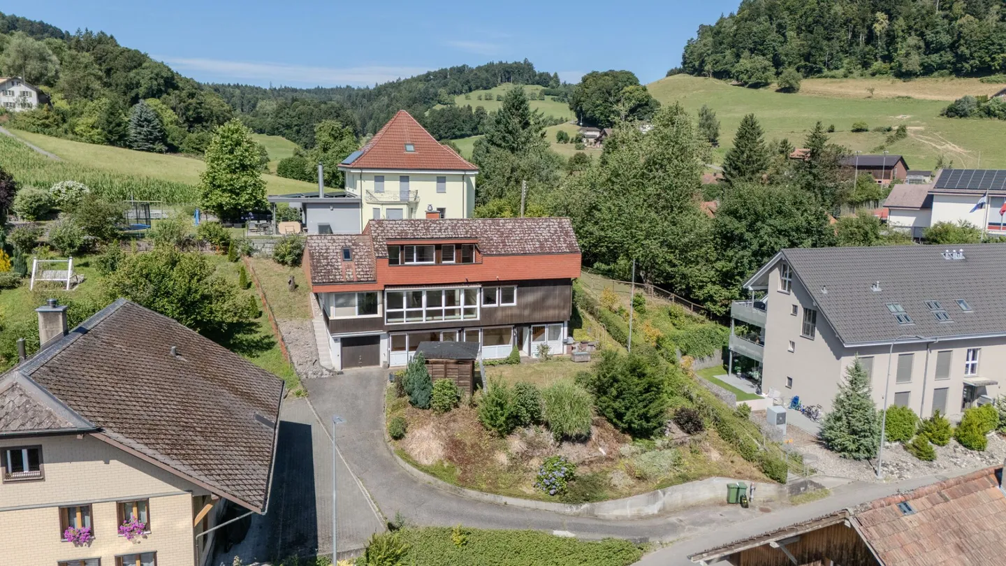 Grande casa per tutta la famiglia nel centro del villaggio - Foto 2 di 23