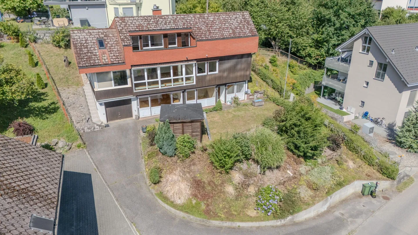 Grande casa per tutta la famiglia nel centro del villaggio - Foto 3 di 23